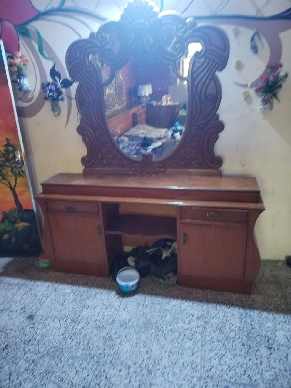 غرفة مستعملة وحلوة ونصيفة سارعو بالحجز *********** او *********** السعر 550 وبيه مجال بسيط
