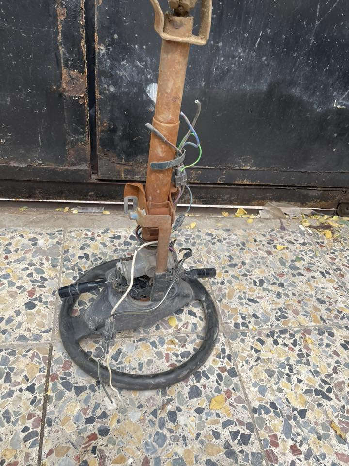 غراض للبيع
الباب ب20 قفل قفل 
السلف15 قفل قفل
العينه 15 قفل قفل
عبار ودبه بشرط 20 قفل قفل
مجمع ستيرن كامل مكمل جوزه ويدات اشاير 30 الف 
الدشبول 40 الف كامل مكمل  
مكاني بصره  الاتصال ***********
