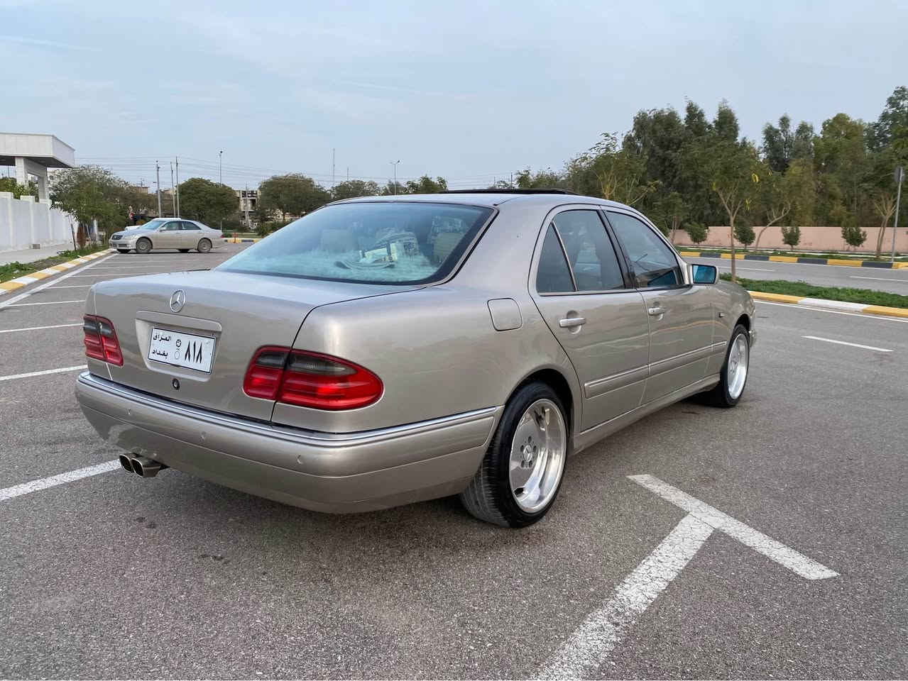 مارسيدس ساق بيرةقةم عفريت ٣٢٠ شةش پستون مةكينة ڤي مةرغوب ئةفانگارد ١٩٩٩ سلايت جلد هيتةر دةعامي دوسةكاني سپورتة ويلي ئةيئيمجي دوسايز بو بةستراوة    گيرومةكينةو كارةباي. بةشةرت تةبريتي ساردو گةرم لةسةر سوج حيزام بوياخة لةسةر ساقي. قةترة مةعجوني نية سعري ٥٨ كةميك مةجال ژ.م *********** كالار, السليمانية
