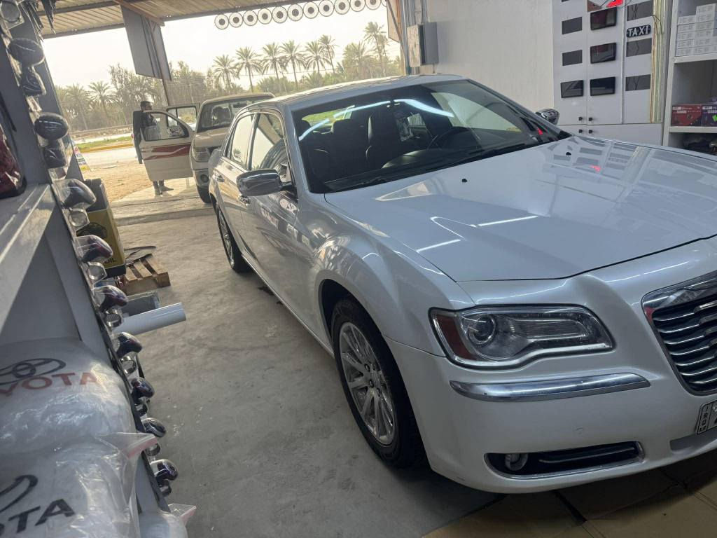 اوباما مديل 12 فول مواصفات 1/1
كندي داخله كلين وهنا بالعراق بيهه جاملغ الخلفي صبغ 
بدون عابر والباب الخلفي مبدل سونارهه موجود 
سياره جاهزه وعليهه دامه كامله 
مكينه جديده قبل شهرين شادهه
صدر اماما خلفي جديد
دبه مي وراديترات ومي جديد 
اذاين محرك وكير جدد 
يعني ما تصرف عليهه ولا دينار جاهزه
مكان السياره بالرميثه 
*********** المحاويل, بابل
