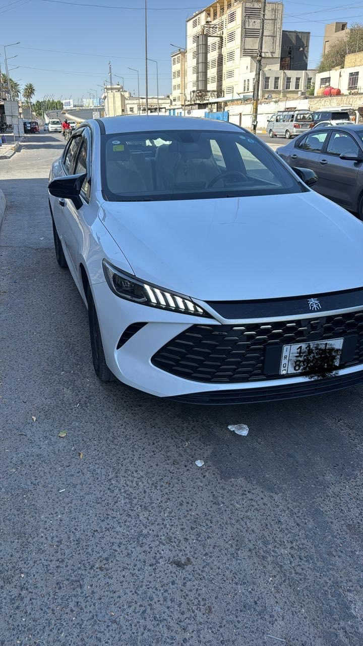 السلام عليكم للبيع byd كن بلاس داخل ابيض رقم بغداد ماشيه4 السياره بعدها ع حاله الزيرو عليه كت اسود (مري ومطريات وقبق بانزين ) مكانه بغداد السعر 18 و950  
للاستفسار ***********
