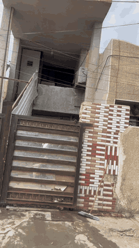 بيت طابو صرف مساحته ٢٠٠ متر  ٤ غرف نوم وهول واستقبال ٢ وصحيات ومناور وطرمه احنه قاسمينه ٣ مشتملات هسه مبين بلتصوير زين بس مساحته خير من الله الياخذه يكدر يستثمره المعالف قهوه وادي الذئاب مقابيل مدرسه اربد للاستفسار والاتصال *********** *********** 👍
