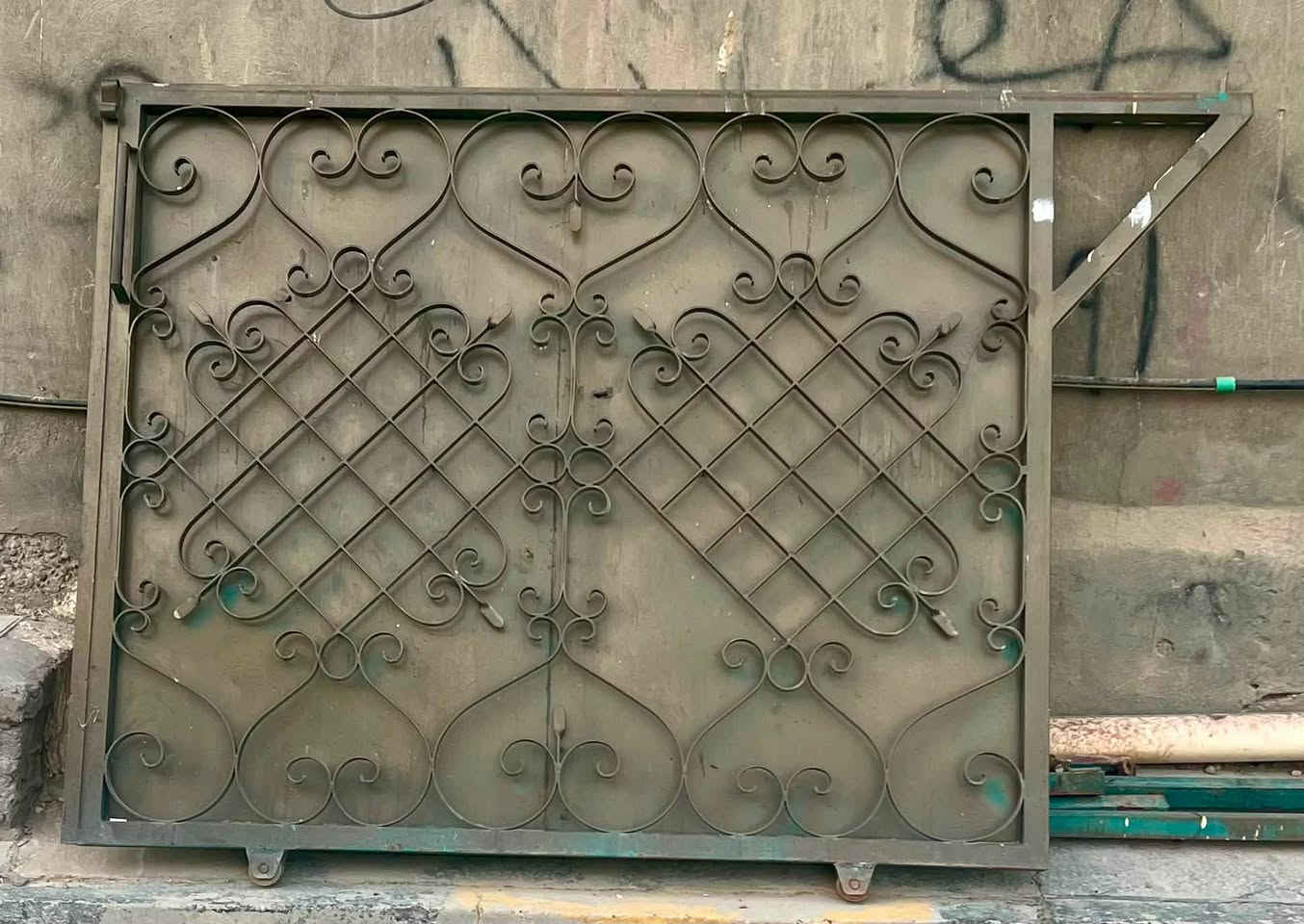 باب خارجي مستعمل سلايت قياس  العرض 3 امتار ووالطول 160 متر السعر 250 الف مكان الدورة للتواصل ***********
