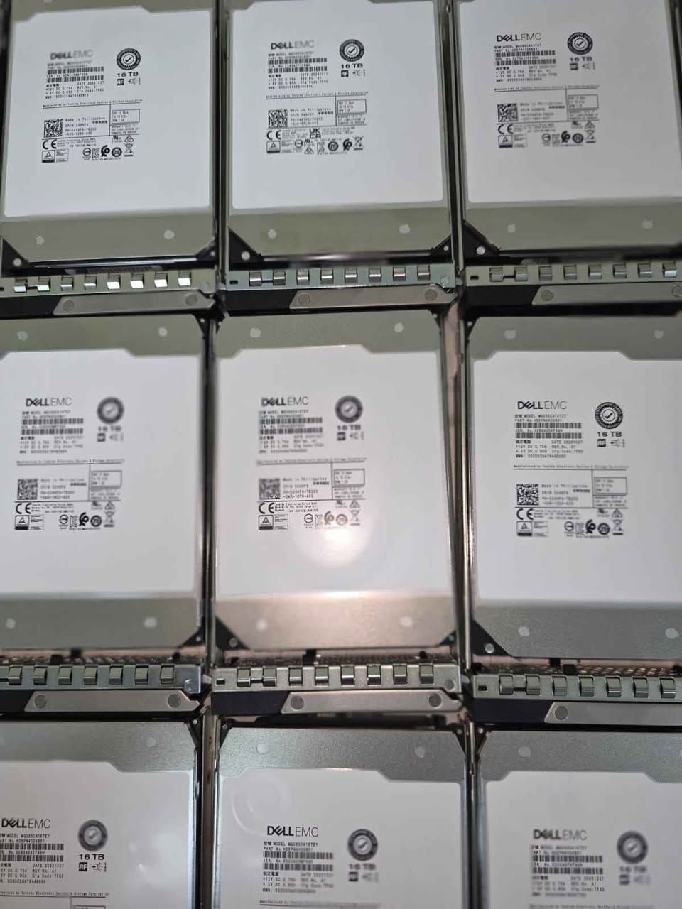 ⚡️Dell EMC 16 TB SAS HDD 3.5"
▪︎12Gbps | 7.2k RPM
▪︎Tested , Health 💯
-------------------------------------
📍Sharjah - UAE
📩 WhatsApp: +971545236071 الشارقة, الإمارات العربية المتحدة


**إذا كنت صاحب هذا الإعلان وتريد حذفه لأي سبب، رجاءا أرسل رسالة إلى الدعم الفني**