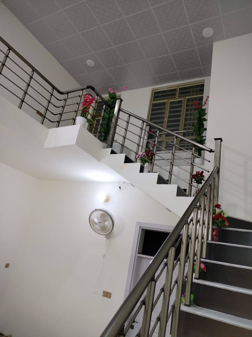 السلام عليكم اليوم العرض فول الفول مشتمل المساحه ١٢٠ متر شارع ١٠ يحتوي على ٣ غرف نوم وصاله وستقبال ومطبخ البيت زيرو بناء ٢٥ مراجعت مكتب العباسي هاتف محمول ***********  و***********
