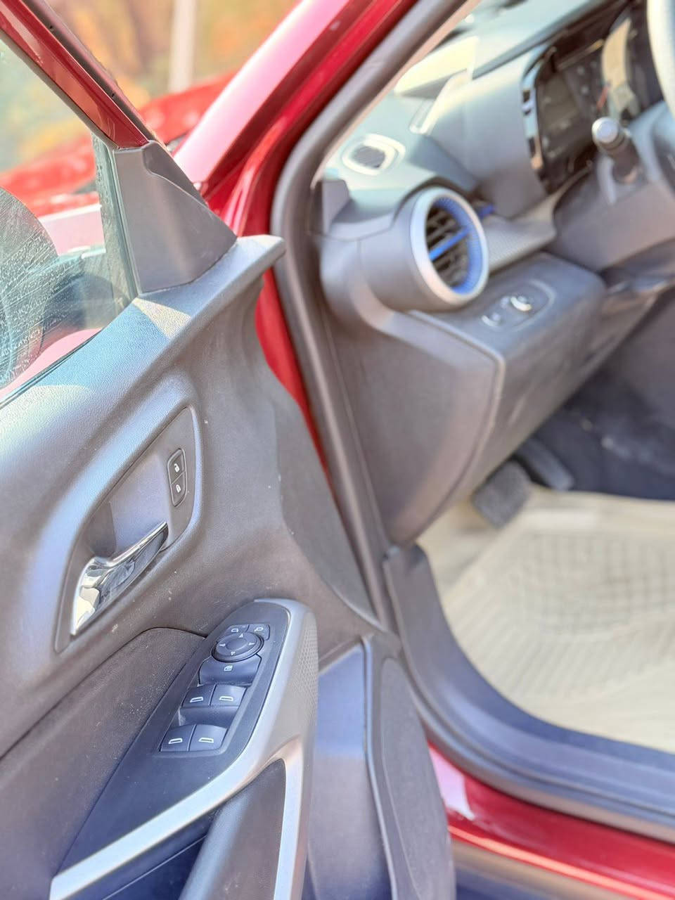 السلام عليكم 
شوفرلست تراكس 2024
ماشيه 24  الف 
رقم بغداد بسمي تحويل ثاني يوم 
حادث دعاميه والباب بارد  فقط 
فول عدى بنراما 
تحكمات ستيرن 
كامره دواره 
دبل سنتر لوك 
سايد بريك دكمه 
انضمه طوارئ sos  بعد بيها مواصفات هواي 
السعر 130 $
العنوان بغداد تقاطع النهروان 
***********
