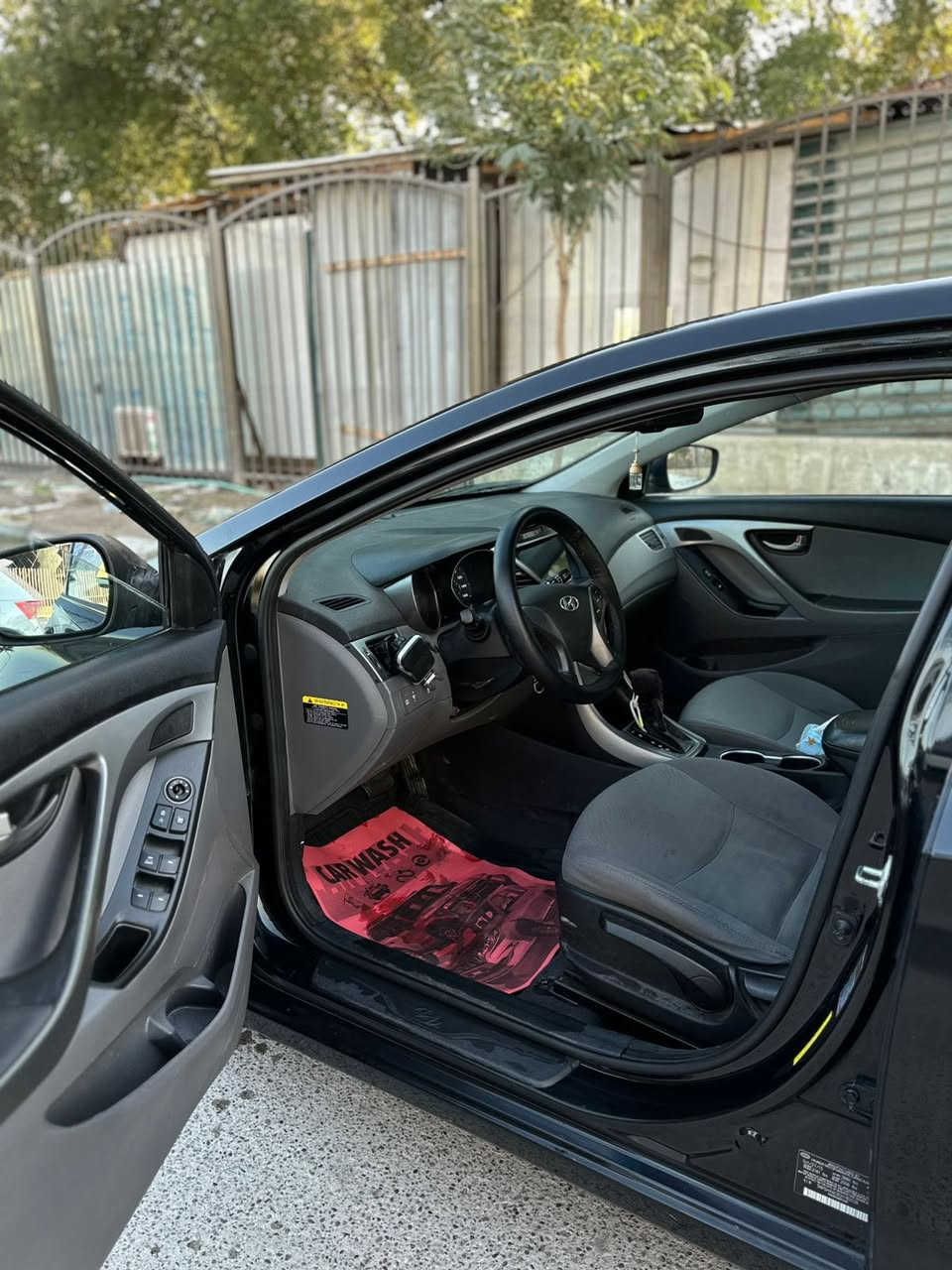 السلام عليكم 
النترا وارد امريكي موديل ٢٠١٦ رقم بغداد ماشيه ٥٠ الف استخدام منزلي السيارة كلش نظيفه كير ومحرك مكفولات بانزين محسن ودهن افضل نوعيه بالنسبة لحادثها جاملغ خلفي معدل ع البارد ومكحل وموجوده صورتها سعرها ١٢٣ ورقه 
مكان السيارة بغداد / الحرية
للاستفسار التواصل على الرقم ***********
