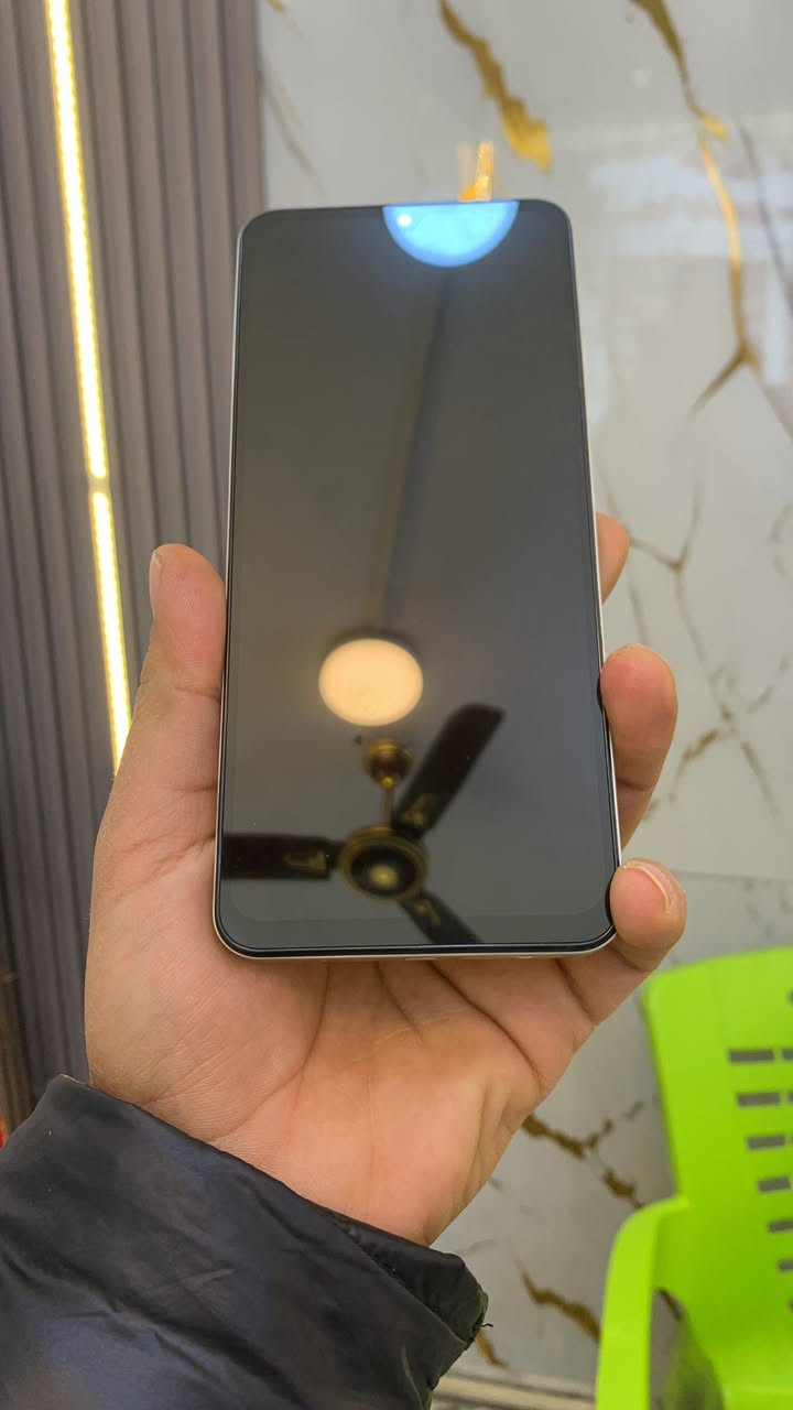 بوكو سي ٧١ذاكره ١٢٨ تلفون ستخدام شهر بس جديد بطاريه ٦٠٠٠  سعره ١٣٠وبي مجال مكاني زعفرانيه ***********
