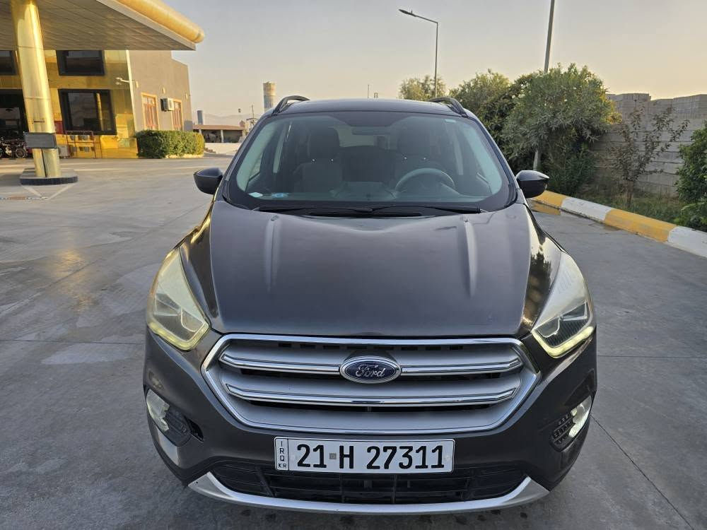 فۆرد ئیسکەیپ 2017 
گئڕو مەکینەی بەشەرت سپانەی بەرنەکەتوە
مەکینەی 15 ی تۆربۆ لۆک 

تەنها یەک پارچەی سبوغە بئ ناوگرتن ئیرباگ تەقین 
مۆسەفات فول فول 
 
سەنەی هەزەی تازەیە بەناو خۆمەوەیە 
تەنهنا 70 میل ڕۆیشتوە

نرخی 112 گەڵاو مجال 
شوئن : چوارقورنە
ژمارە موبایل: *********** رانية, السليمانية
