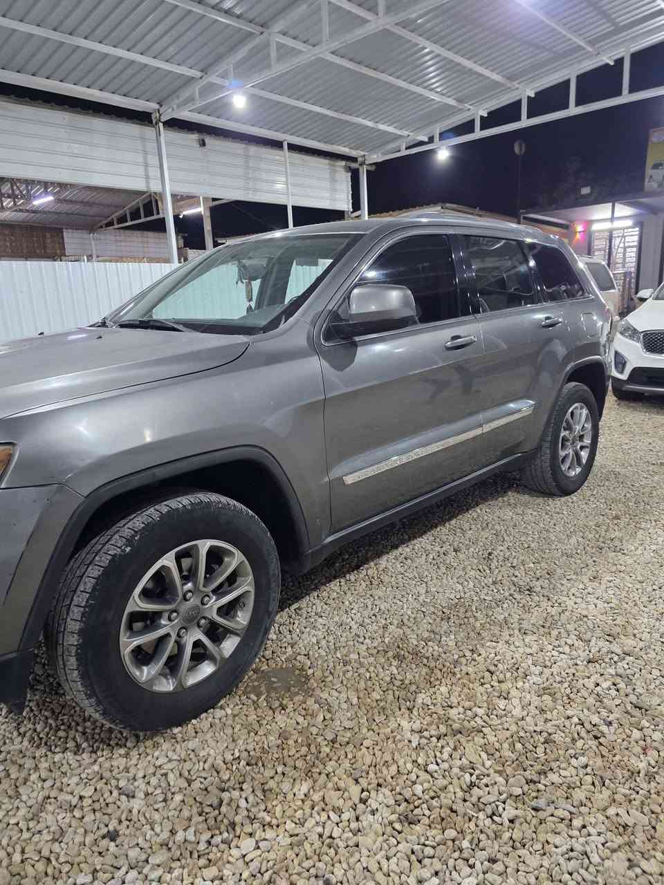 السلام عليكم  جيب ١٢ سمنتي بنيد فقط والباقي كفاله كير مكينه ٦ تخم تاير رقم وسنوي جديد   بغداد بسمي السعر  ١٣٩
*********** علي ***********
