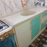 خزانة • عرض ٢م • استعمال قليل