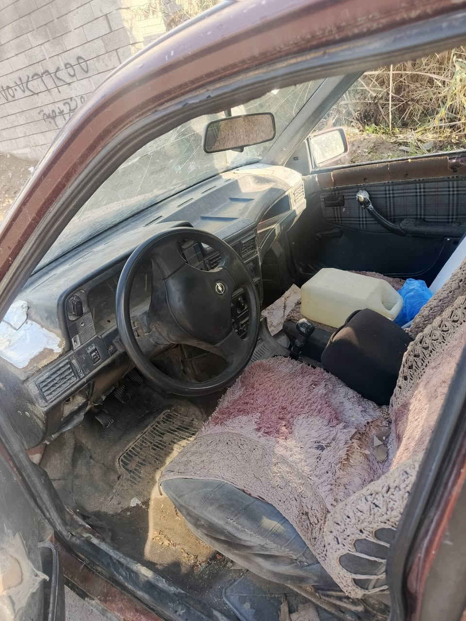 للبيع سياره كاديت ستيشن 16 كاربون بيها متروكه اكثر من شهرين سنويه خضره عندي وكاله عامه مطلقه ام الباركود شرط التحويل موديل 91 السياره ما تشتغل ما اعرف ايش بيها يمكن كايمه وابيع 10 ورقات وبيها مجال ‏‪***********‬‏ مكان موصل الأيسر المزاع غير متواجد عل فيس
