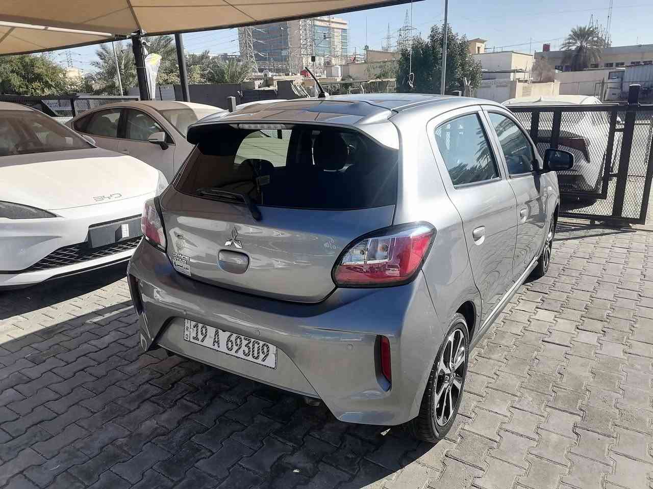 سلام عليكم. ميراج خليجيه. موديل 2023 رقم كربلاء انكليزي بسمي بيها صبغ جاملغ وربع بنيد بدون حادث أثر دحجه بسيطه.. بدون ايرباك ..ماشيه 24.. معروضه 98 وبيها مجال قليل مكانها كربلاء رقم موبايل ***********
