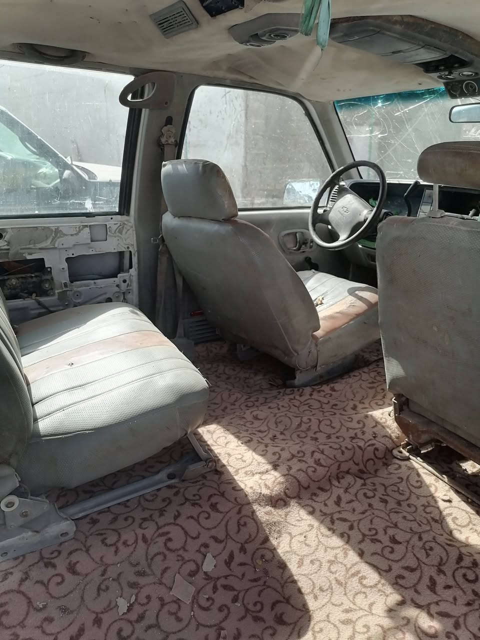 السلام عليكم  جمسي للبيع موديل 96 السعر 25  رايديها ماكينات 3000 عنوان ديوانيه دور النسيج ***********
