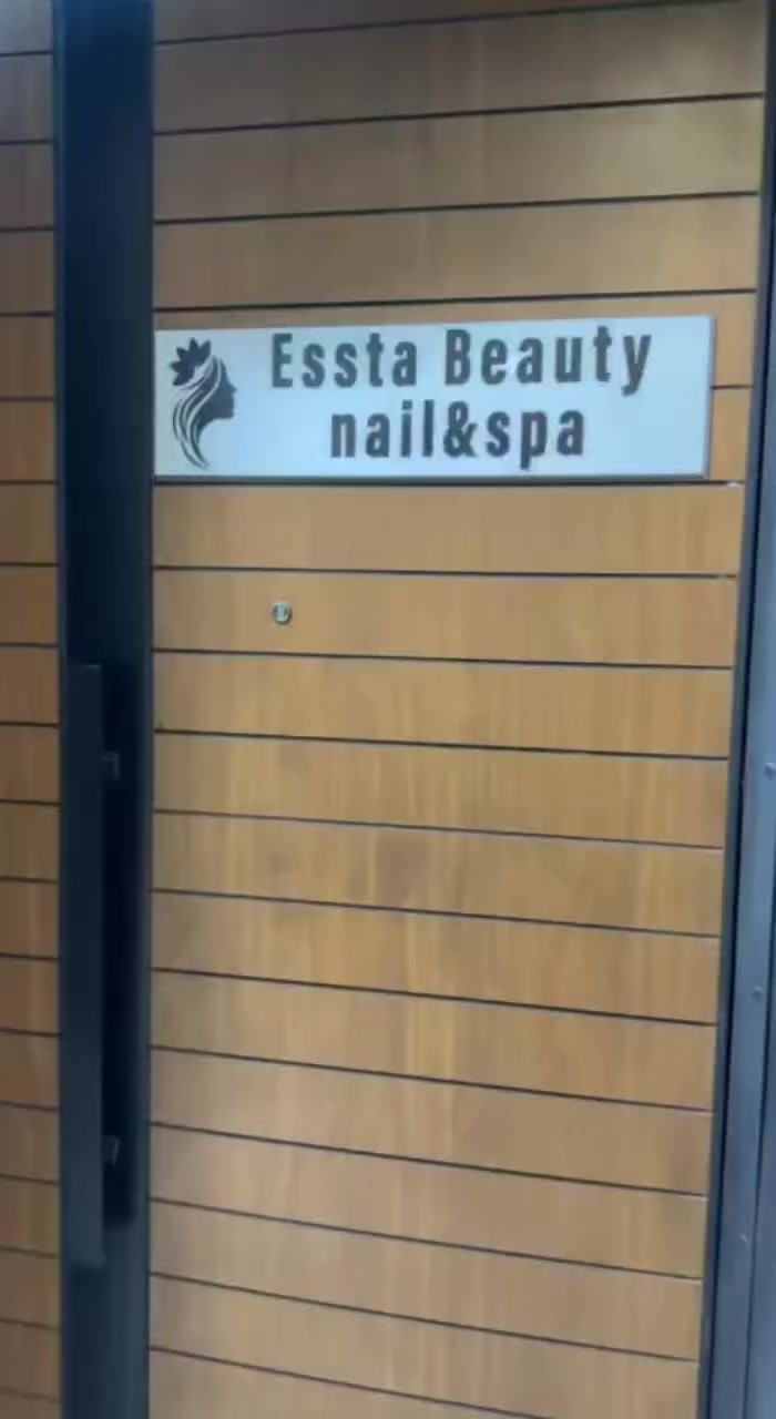 صالون البيع
📍 الموقع: زيونة، القاعة الملكية، مقابل جسر أمانة
🏢 الطابق: الثاني
💵 الإيجار: 800 دولار شهرياً
✨ يتضمن الصالون:
 • قسم الشعر 💇‍♀️
 • قسم الميكَ أب 💄
 • قسم السبا 💆‍♀️
 • قسم العناية بالبشرة 🌿
💰 السعر المطلوب: 13 مليون دينار 
(وقابل للتفاوض)
📞 للتواصل: ***********
