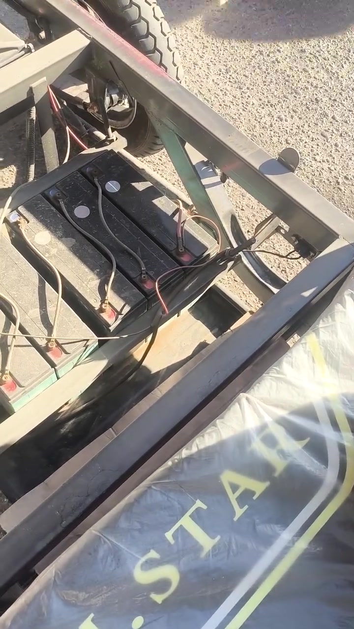 السلام عليكم ستوته شحن للبيع مواصفات كامله حجم كبير بطريات مسطره كبار ستوته ستعمال اقل من شهر لفين وسته وعشرين بصمات يعني زيرو ستوته اخت جديده ولد مخذها مليون و 800 ويريدها مليون و 400 وتعرفون انتو جديده بيش خابر ودالل بغداد شارع حيفا ***********
