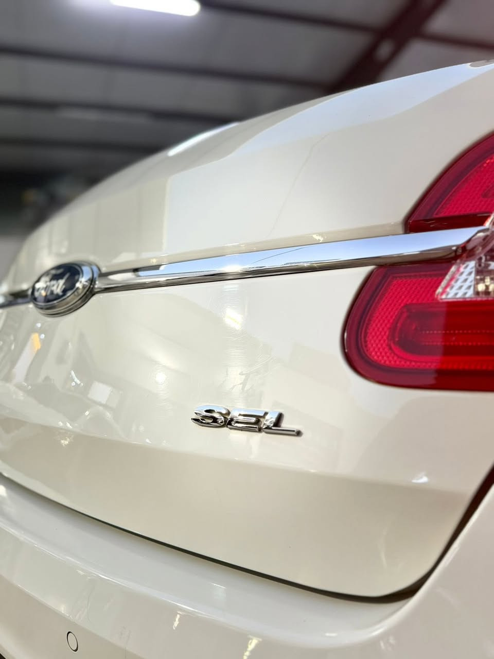 السلام عليكم فورد تورس موديل 12 السيارة كلين تايتل بدون صبغ بدون بارد بدون رصع بدون اشخوط كلين كفال عامه حته دعامي خلفي امامي بلادي  كير مكينه سنويه هزه براد كله جديد 
بسمي  السياره ماشيه 76 فقط 
حقيقي بشرط الفحص 
مكان السياره سليمانيه 
السعر 127 شباب لحد يكول هواي كلشي بسعر 
***********
***********
