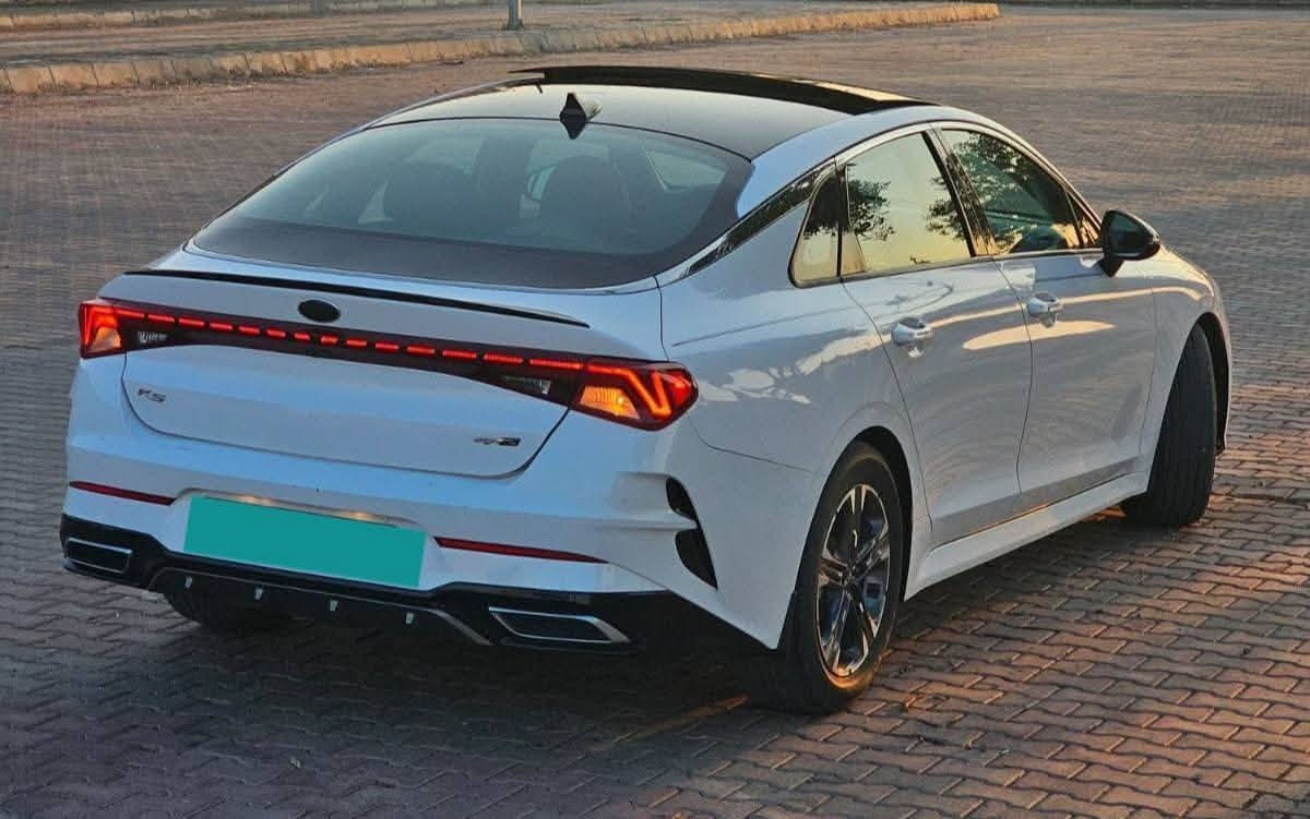 كي فايف جيتي لاين2021
مرقمة بغداد معوقين باقي 6 أشهر وتصير حره 
السعر مناسب جدا 135 وبيه مجال للطيبين 
فول مواصفات 1/1 أعلى فئة بصمة تشغيل عن بعد فتحة سقف بانوراما شاشه كبيره كاميرا دوارة شحن لاسلكي مثبت سرعه تحكم ستيرن رادرات امامي وخلفي حساسات أمامية وخلفية نظام سرعه نورمال فورمال كوستم سبورت رياضي عدم نزلاق سايد بريك بصمه لايت زنون ابيض قوي جدا مكينه 1600 توربو حادث خلفي بسيط جدا بدون دواخل بجم كبس وظع الشركة مكفول لغود شواصي گير مكينه وظع الشركة سياره مال جناي مناقصة أي شيء  
 ***********
