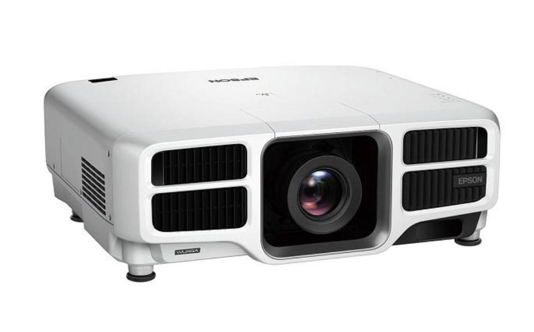 داتا شو ايبسون احترافية مخصصة للقاعات والمسارح الكبرى والعروض الجماهيرية موديل Epson Pro L1500UH

 بروجيكتور احترافي ضخم مخصص للقاعات الكبيرة والمسارح والمؤتمرات والعروض السينمائية والمعارض، وليس بروجيكتور منزلي عادي.
النسخة البيضاء الاحترافية
مزود بعدسة مركبة
الريموت الأصلي موجود
موديل الليزر الاحترافي من سلسلة Pro

أهم المواصفات
سطوع: 12000 Lumens
دقة: WUXGA 1920×1200
يدعم 4K Enhancement
تقنية ليزر Laser
عمر مصدر الإضاءة يصل إلى 20000 ساعة
مخصص للعروض الكبيرة والـ Projection Mapping 

منفذ:
HDMI
DVI-D
SDI
HDBaseT
LAN
VGA
BNC احترافي
ملاحظات مهمة جداً
الوزن (حوالي 24 كغم) 
يحتاج شاشة وقاعة مناسبة
السعر 9.000.000 تسع ملايين دينار عراقي .. مكاني البصرة
للتواصل على الواتس اب
***********
