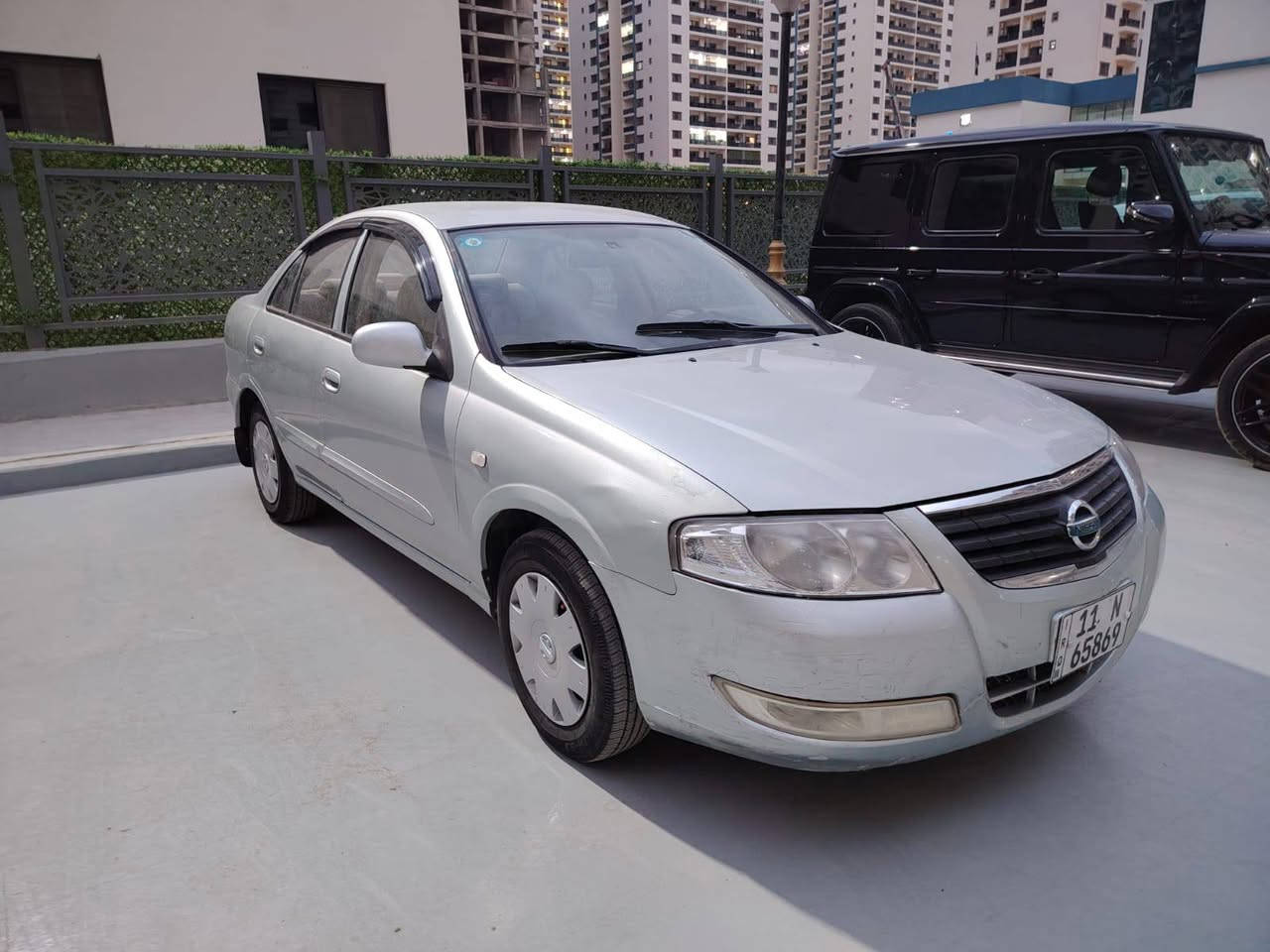 نيسان سني موديل 2007 محرك وكير اوتو وتبريد وتدفىئه مكفولات السعر 80 مكان بغداد منصور  *********** بيه جاملغين صبغ بدون داخل خلفيات
