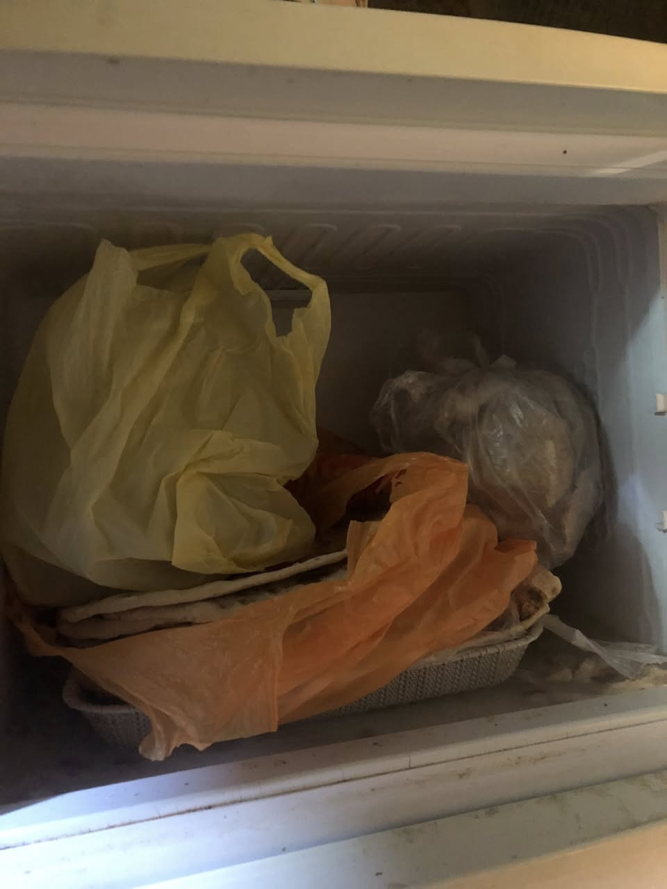 ثلاجه للبيع نضيفة بشكل جديدة ال شراي يتصل ***********
