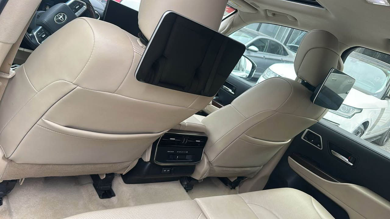 السلام عليكم

لاندكروز لمتد تون تيربو 2023 وكاله SAS

ماشيه 38الف KM

مكفولة كفاله عامه حقيقة مكفوله من اي شي 

رقم سليمانيه و مكان السيارة بغداد  ( الاعظميه) 

تحويل مباشر ب اسمي 

(( السعر 66/500 ورقة ))

غير متواجد على الفيس 

☎️ *********** بغداد, العراق
