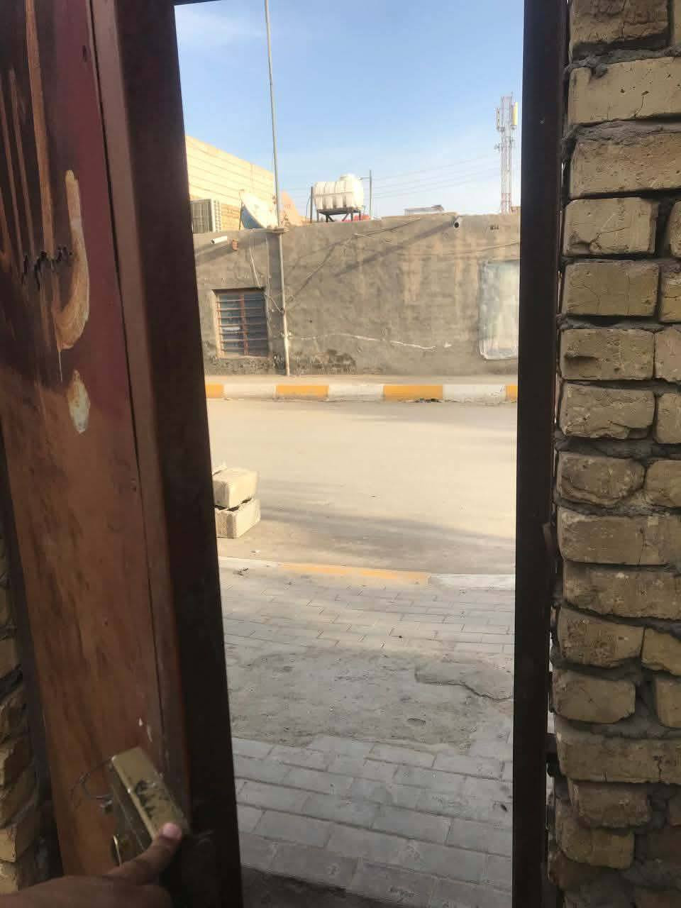 بيت للبيع في صوب الشاميه قرب طريق ياحسين ومجسر الاسكان منطقة الزعيلات.
 البيت كامل مكمل من خدمات .
تبليط .رصيف.مجاري.مدارس .ماء.
كهرباء.كلشي متوفر بس جيب غراضك واسكن بل بيت.
مساحه البيت .130م .يحتوي عله غرفتين نوم كبيره جدآ.صاله وديوانيه مطبخ.صحيات داخليه وخارجيه.
السعر66 وبي مجال قليل لشراي 
رقمي للتواصل واتساب او اتصال .
***********
