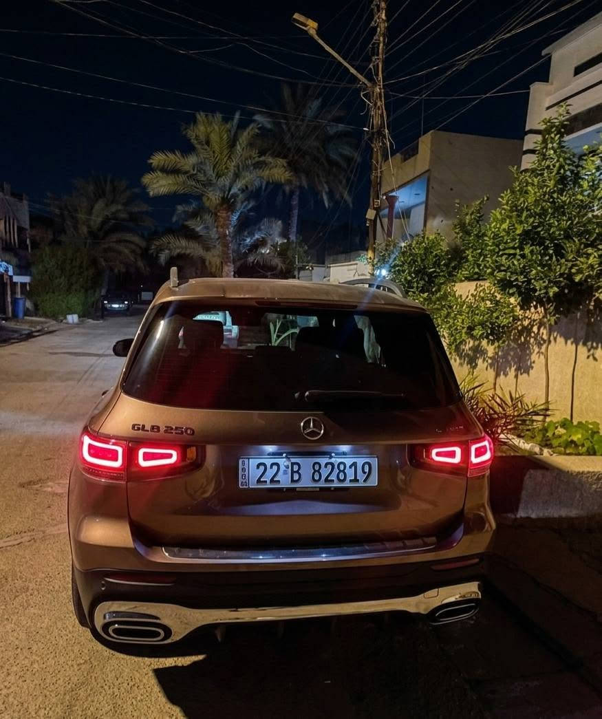الموديل والفئة: مرسيدس  /2022 GLB 250 بكيت AMG رياضي كامل.4matic
. 
#السعر 280
#للأستفسار ***********
بغداد
لون مميز بدون صبغ 

وارد امريكي حادث التاير الايمن فقط 💯
​المحرك: 4 سلندر، سعة 2500 لتر توربو، قوي جداً واقتصادي بالبنزين.

داخل جي كلاس
ماشيه 24 

دفع رباعي عملاقه

تدفئه بالمقاعد
مقاعد كهرباء خزن ميموري 

7 راكب 
كامرات 360
حساسات 360
حساس بريك مانع اصطدام

بانوراما
تحكم بالشاشه بالكامل 
استيرن D

​الجير: أوتوماتيك مع شفرات تبديل (شفتات) خلف الستيرن.
​المسافة المقطوعة: ماشية 24 ألف كم فقط (حقيقية وشبه زيرو).

​اللون: برونزي ميتاليك مميز وفاخر جداً.

​الويلات والتايرات: ويل AMG خماسي الأضلاع بلادي، مع تايرات كونتيننتال (Continental) نظيفة جداً.

​اللايتات: فول LED أمامية ذكية مع زينون نهاري، ولايتات خلفية LED حديثة.

​الفتحة: سقف بانوراما بالكامل.
​الداخلية: كشنات جلد أسود ملكي بحالة الوكالة وتطريز بلادي مميز.

​التحكم بالانتيرير: كشنات كهرباء بالكامل مع ذاكرة خزن ميموري (Memory Seats).

​الشاشات: شاشة عدادات ديجيتال متصلة بالشاشة الوسطية (نظام MBUX الحديث) مع ماوس تحكم لمس.

​الإضاءة الداخلية: إضاءة محيطية (Ambient Lighting) بـ 64 لون تختارها بكيفك.

​التبريد: تكييف لمس عالي الكفاءة مع فتحات توربينية خلفية وأمامية.

​النظافة: السيارة بحالة ممتازة جداً، حتى أرضيات الكشنات الخلفية بعدهه بنايلون الشركة.

​الرقم اربيل 22
​
السعر 280 بيهه مجال للشراي 
***********
