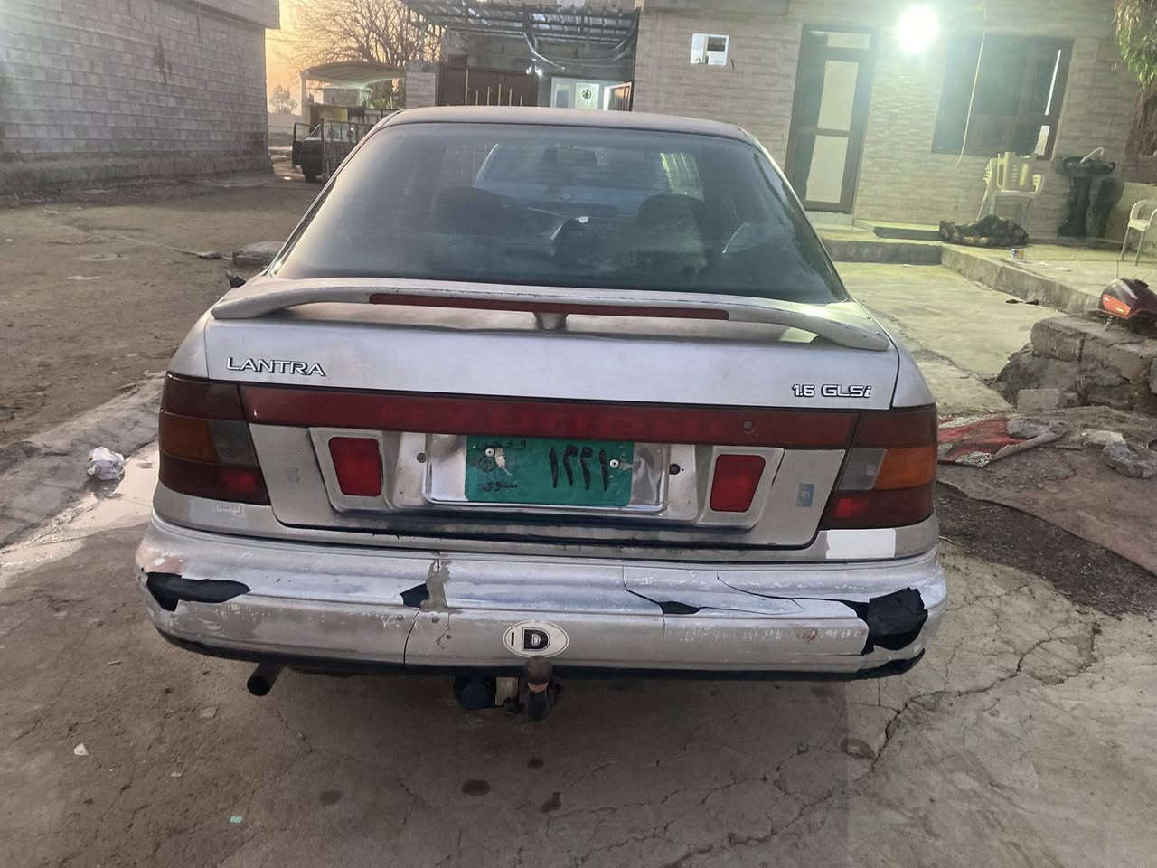 هونداي 1992بيها كابون سياره كدام العين تخم تاير جديد جواها باتري جديد طخم الكدام جديد فقط دبلات الورا رايحه سعر 15وبيها مجال ***********
