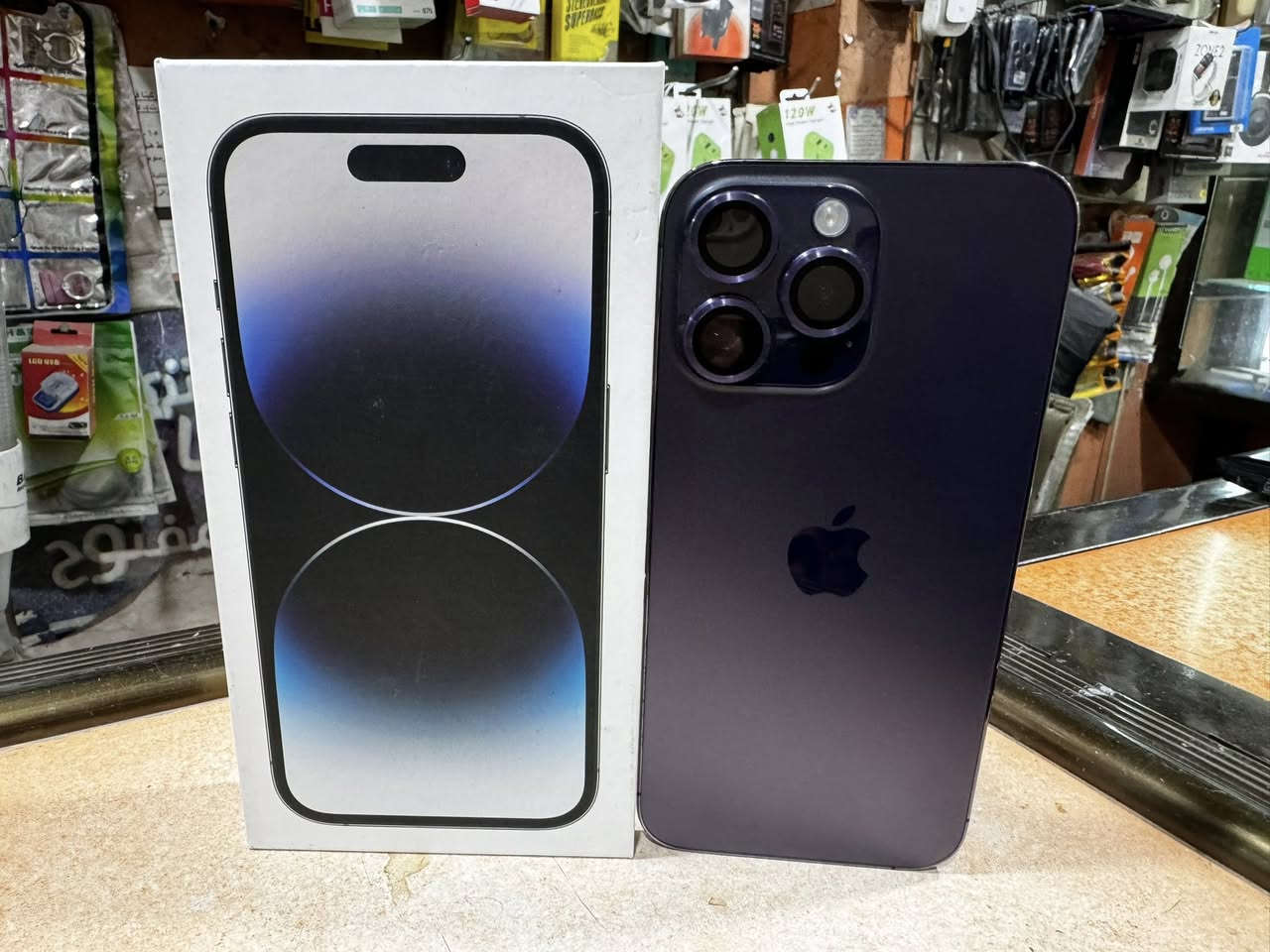 14 برو ماكس 
ذاكره ( 256 ) بطاريه ( 94 )
كارتون + ملحقات
نظافه 100‎%‎ خالي من الشخوط والصدعات
ضمان سنة حقيقي ( سوفت وير )
السعرر بعد الاتصال
***********
*********** 👈 واتساب
كربلاء _ طويريج _ داخل السوق المسقف
توصيل 🚚 جميع محافظات العراق
