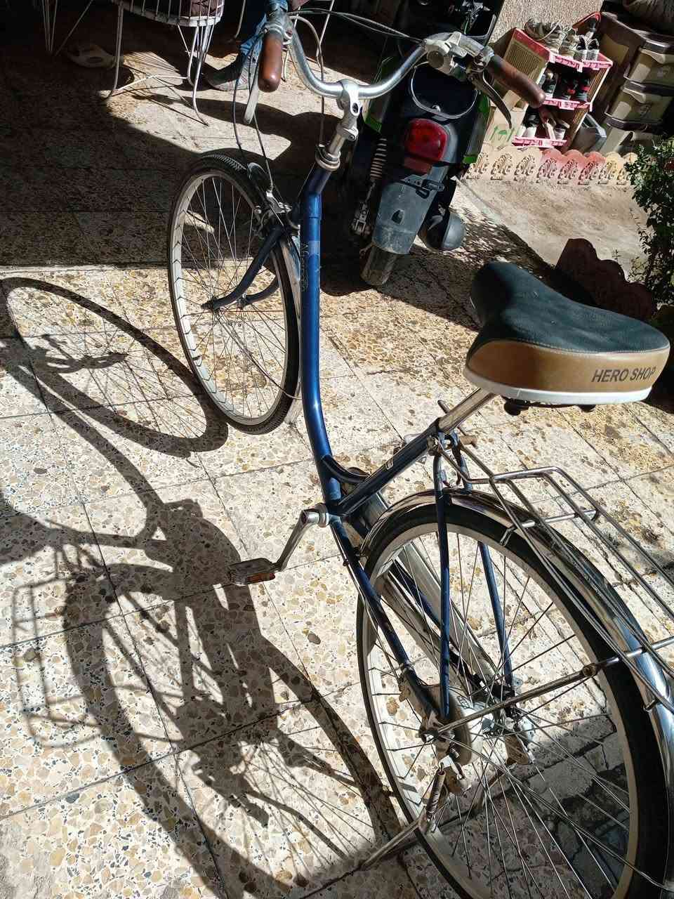 السلام عليكم بايسكل26ابو الگير الكير مالة دفن بالبطيخة بايسكل نظيف وتايرات جدد ياباني العنوان الدورة رقم هاتف *********** السعر 65
