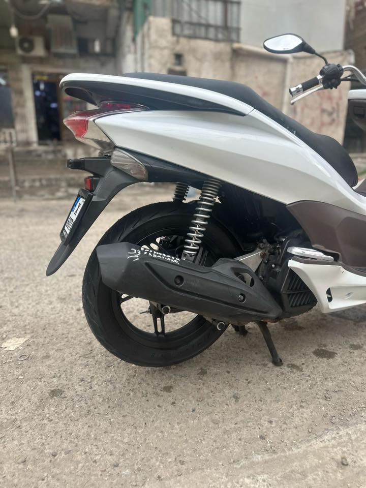 - السَلام ؏ـليڪُم ،

pcxجيل الاول 
Jfيباني اصلي
مكينه مفتوحه بس خرسه  لا تنقيص ولا تبخير
دراجه احلا من الصور ماشيه 51 حقيقي 
دراجه ربع مذب عليهه جاهزه 
تايرات جدد
بريكات جدد
شلعه معدل فول
السعر 1150 وبيهه مجال 
الاستفسار ***********
