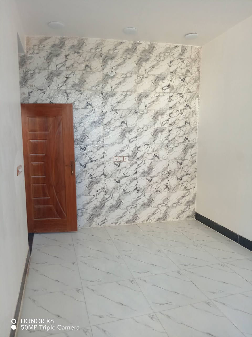 ✅ دار للبيع طابو صرف

✅ الموقع الديوانية حي الزهراء خلف شارع ٢٠

✅ المساحه ١٠٠ متر

✅ البناء كونكريت مسلح بناء حديث ٢٠٢٦

✅ يحتوي الدار

✅ غرفة وصاله واستقبال ومطبخ وصحيات داخلية وخارجيه ومناور

✅ السعر ٦٥ مليون مع المجال

☎️ للاستفسار ***********

🏤 مكتب ابو عبدالله الشمخاني للعقار
