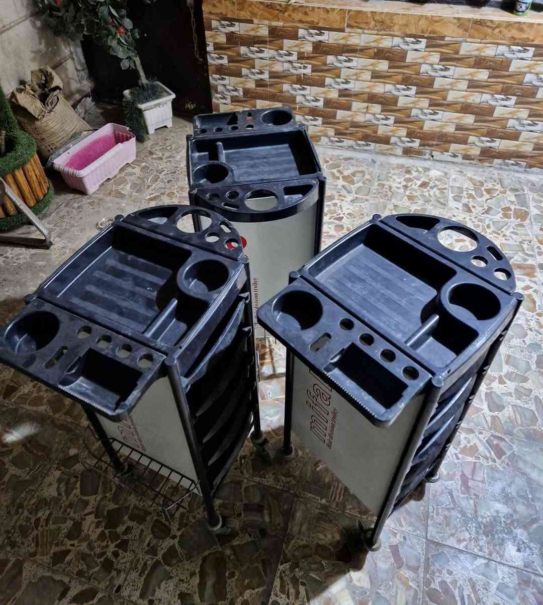 ٦ كراسي محل حلاقه ما بيهن اي كسر ثقيلات جدا 
فقط جلد شويه تعبان 
و ٣ مجرات محل حلاقه 
المكان الامين الثانيه نواب الضباط


**إذا كنت صاحب هذا الإعلان وتريد حذفه لأي سبب، رجاءا أرسل رسالة إلى الدعم الفني**