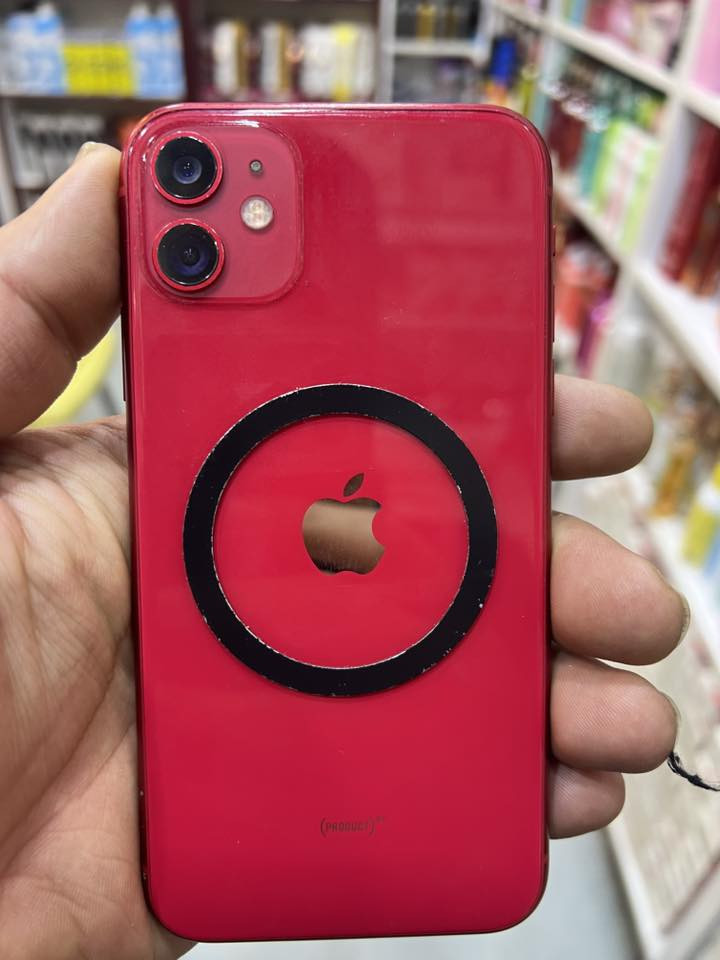 ايفون 11
مبدل شاشة 
ذاكرة 128
فيس ايدي واكف
الباقي مكفول
بطارية ٨٠
سعرة 150
***********
