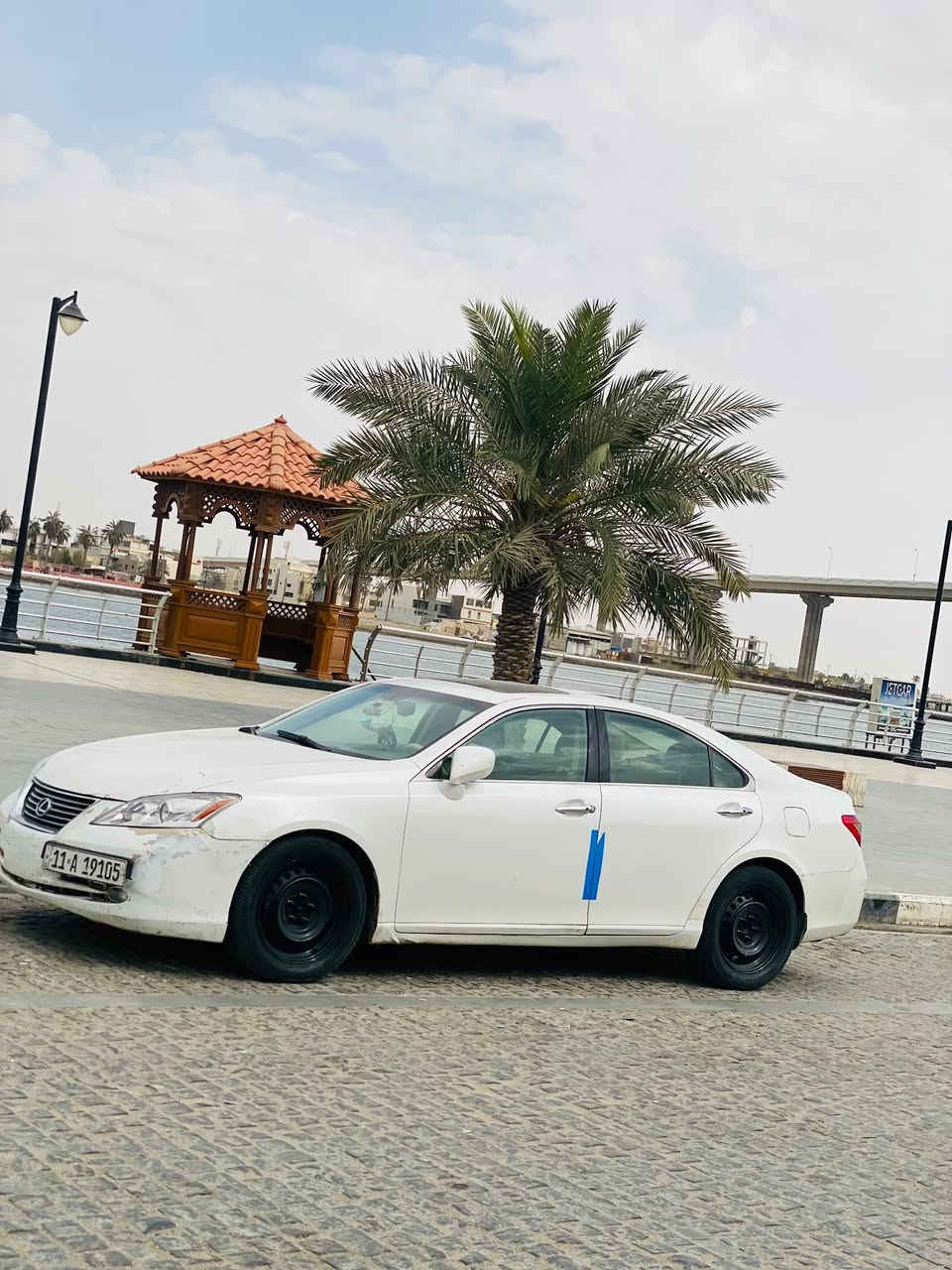السلام عليكم
لكزز صالون es350موديل 2008

مكينه جديده والكير ضمان بي لسه ممخلص 

السياره جاهزه من كلشي حداديه 100‎%‎ كهربائيات  منضومه تربيد جديده جاهزه من كلشي بيه ضربه قب البانزين  بدون دواخل  وبيبان ثنين سحب كارت بيه كم رصعه مال حالوب بس قليلات ينعدن 

مواصفاته فتحه بالقماره  

برده خلفيه 

حساسات اماميه وخلفيه 

مرشات ماء ع الايتات 

تدفئه تبريد للكشنات 

كشنات جلد 

مري شفط 

عليه منضومه زنون شمسي عالي وناصي 

 السياره يرادله فقط سمكره دعاميات  وتكعيد عدل 

***********
السعر110بيع او مراوس حسب القناعه

