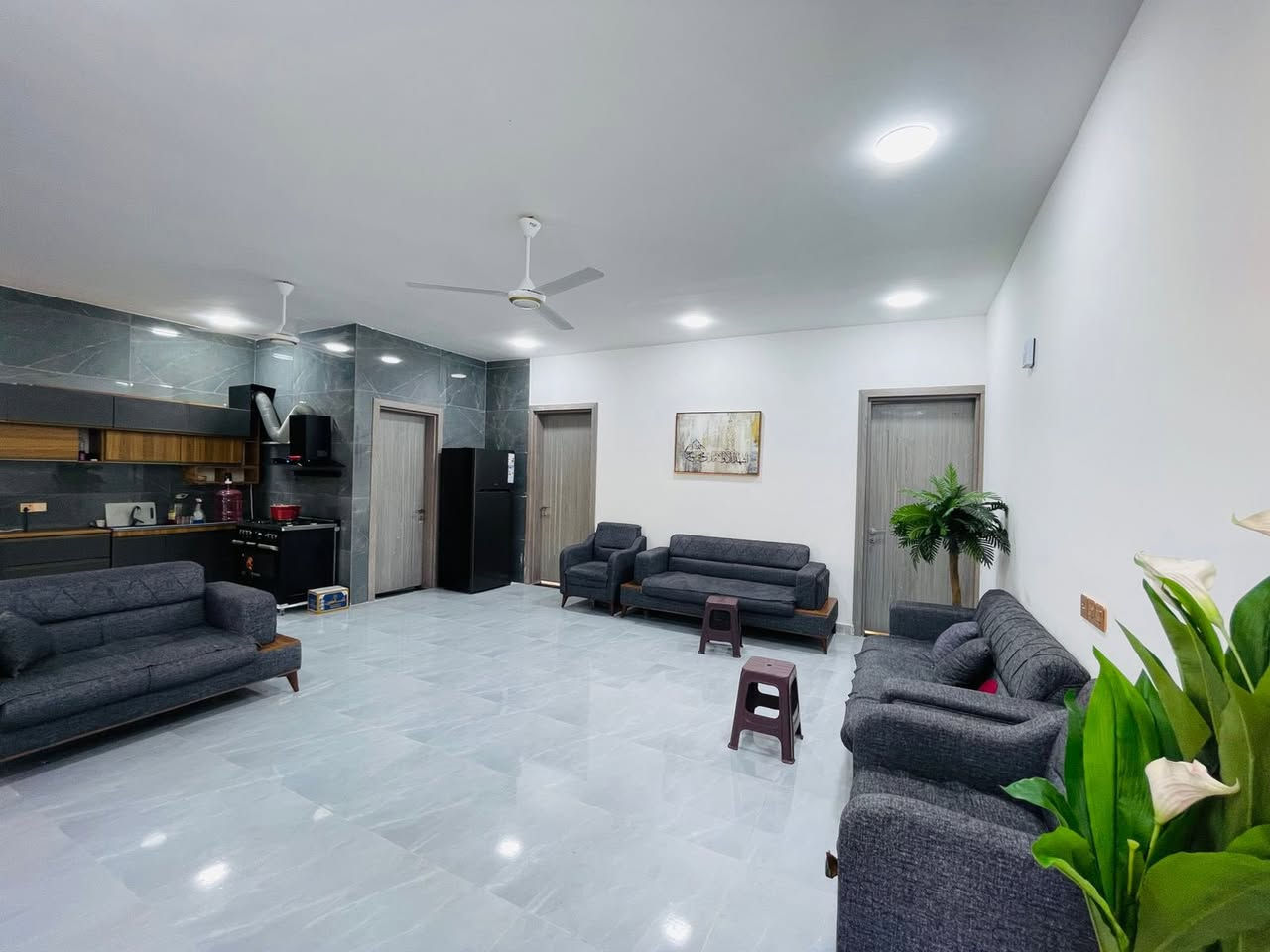 ✨
مزرعة ترفيهية مميزة للإيجار / 
استمتع بأجواء الطبيعة والهدوء، مكان مثالي للاستثمار أو قضاء أوقات ممتعة مع العائلة والأصدقاء 🏡💚

💰 تبدأ أسعار الحجز من 150,000 دينار وصعوداً
📆 حسب عدد الأشخاص وأيام الحجز

📍 العنوان: بغداد – ابو غريب - الزيتون
📞 للاستفسار: ***********
