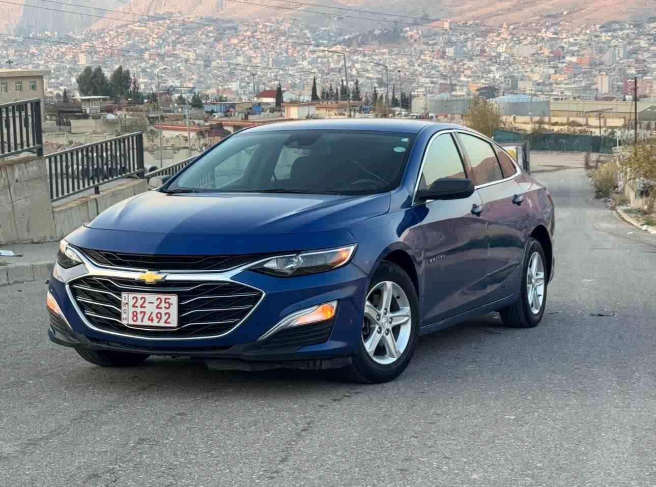 شفروليت ماليبو 2023 للبيع
لون مميز
ماشيه 18 الف ميل فقط

السيارة بجم وصندوق كبس على وضع الشركة
الايرباكات كلها سليمه

السياره جاهزه من كل النواحي 
كير ومحرك وتبريد وكهربائيات كلها مكفوله
حجر بيئه موجود و حتى سبير مانازل بعد 

حادثها بامريكا
فقط باب وجاملغ السايق بدون دواخل
السونار منزلها بالاعلان وصور الحادث موجود

رقم كاتى تترقم دهوك اربيل سليمانيه

مواصفات 
كير اوتوماتيك و عادي 7 نمر
تشغيل بصمه
ابواب بصمه
صندوق بصمه
رادار امامي
تحديد مسار
هندبريك بصمه
اوتو ستوب بصمه
شاشه ايباد جبيره
نظام car play + Android
مسجل Aux USB Bluetooth Cable 
كامره دواره
تحكمات ستيرن جهتين
تحديد سرعه
ستيرن فوليوم
بلاجكتورات ليد
مرايا كهربائيه
نظام تراكشن مانع الانزلاق
نظام ECO اقتصاد البانزين
شاشه عرض الاعطال
ويل كب شركه 

السعر 116 ومجال بسيط
للاستفسار 
كورك : *********** اتصال او واتساب
آسيا : *********** واتساب فقط دهوك, العراق
