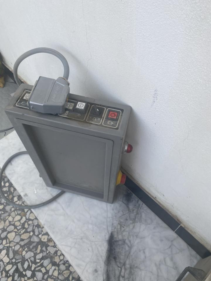 السلام عليكم يوجد لوحه تحكم للبيع عدد٢  هاتف ***********
