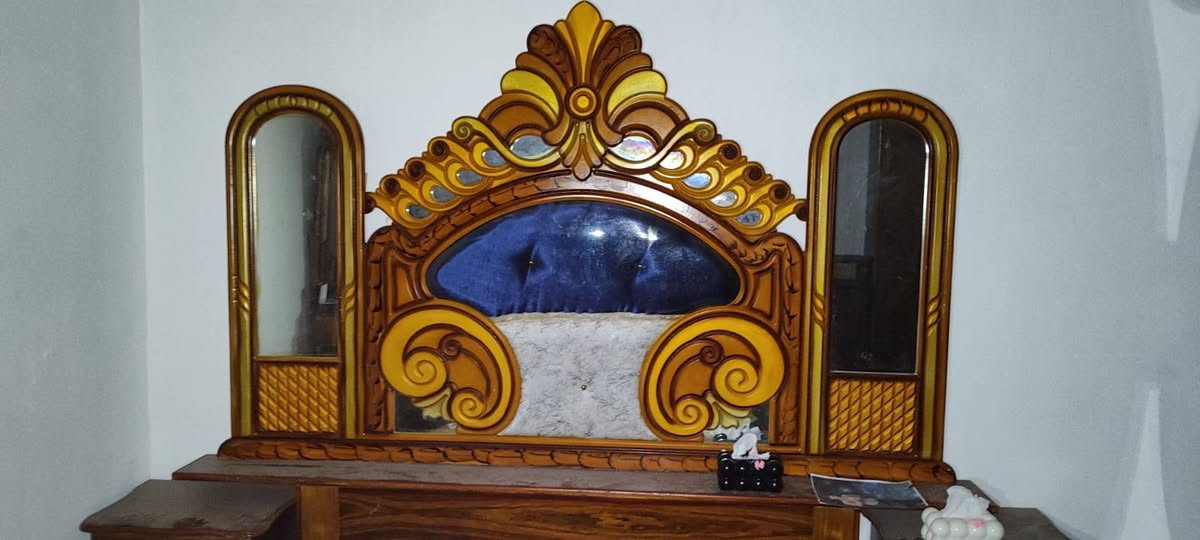 السلام عليكم غرفة اخشاب حطاطة السعر 650وبيها مجال المكان القائم والشراي يتفضل ***********
