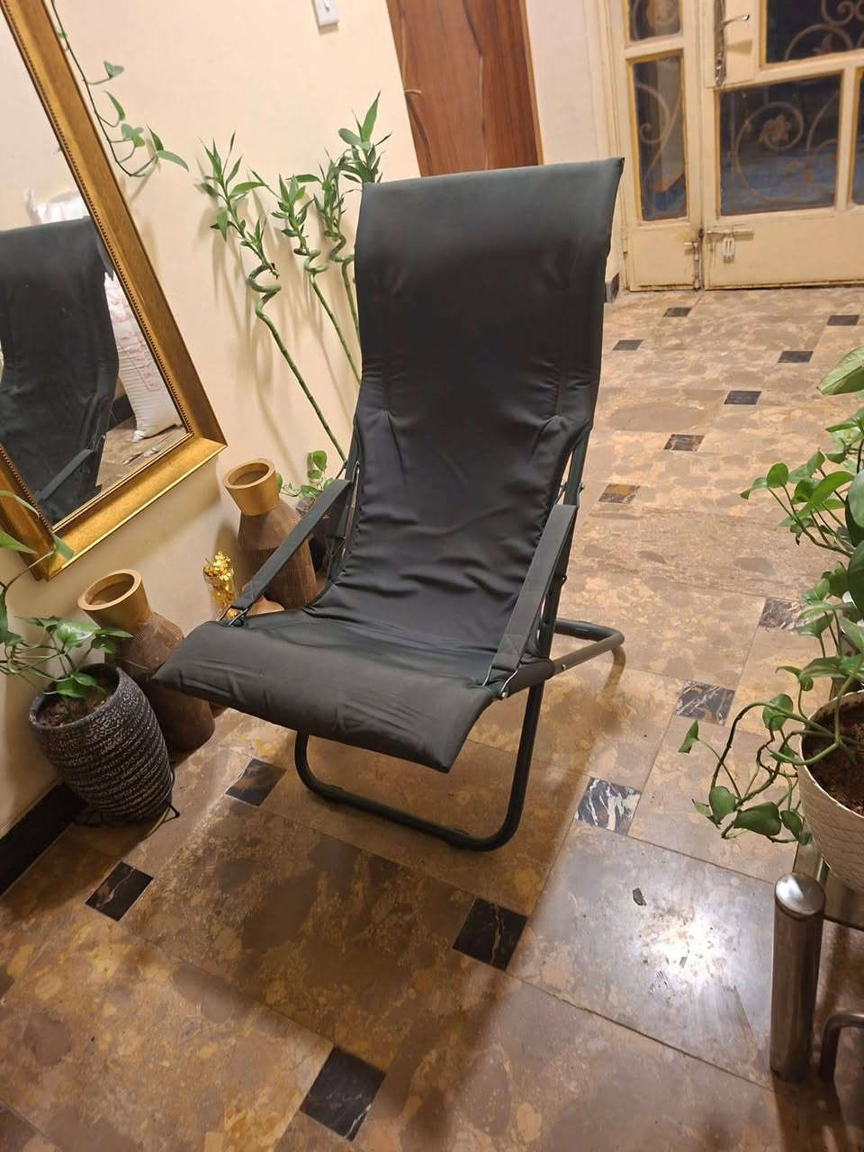 السلام عليكم.. 2 كراسي لأهل المفاصل والانزلاق مريحات كلش تركي اصلي جبتهم ويايه من تركيا .. واحد بعده بالجيس.. واحد مفتوح أمامكم جدد ما مستخدمات وجدد .. بغداد الكرخ.. رقم الواتساب ***********
