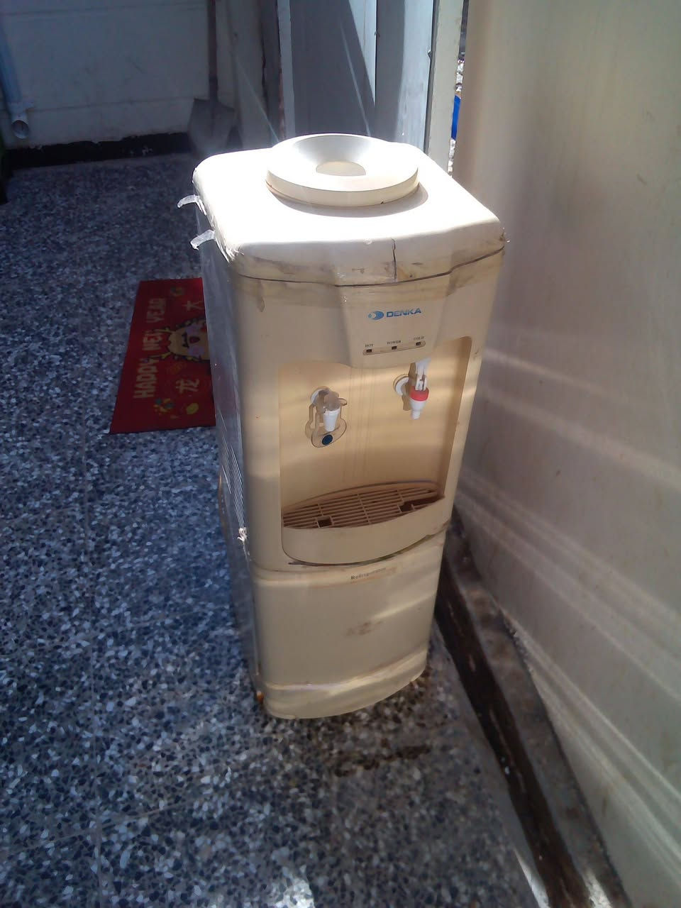 السلام عليكم غراض للبيع
المبرده سعره من الاخير اربعين الف مستخدمه شي قليل متروكه
براد مي شغال الحار والبارد سعره ٢٠الف
الثلاجه شغاله كلشي مابيه سعر خمسه وعشرين 
بكار بابلي سعر ١٠الاف
رقمي ***********واتساب فقط
