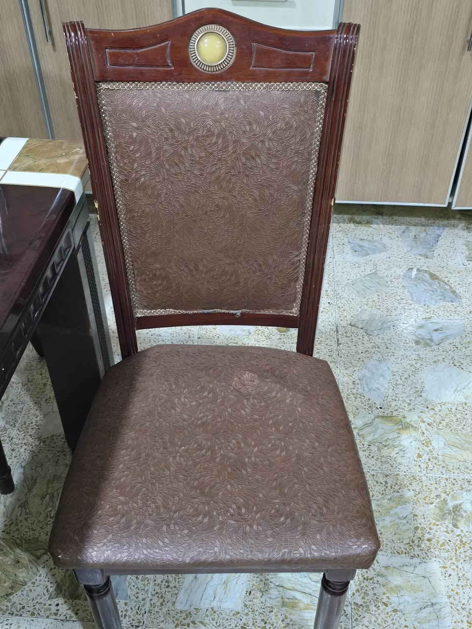ميز طعام ابو ٦كراسي للبيع (السطح مرمر مع الهيكل خشبي مثل ماموضح بالصور)والسعر  ع الخاص للشراي


**إذا كنت صاحب هذا الإعلان وتريد حذفه لأي سبب، رجاءا أرسل رسالة إلى الدعم الفني**