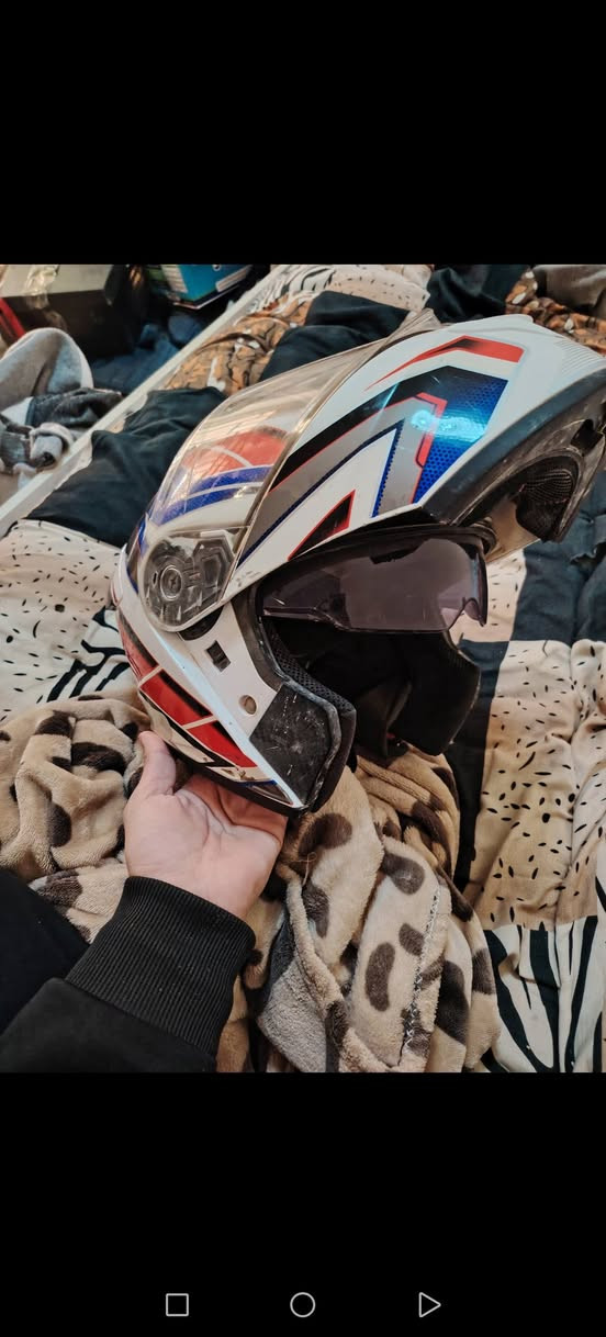 خوذة فك قلاب
السعر 25 الف قفل
***********
عنواني حلة_حي الامام
