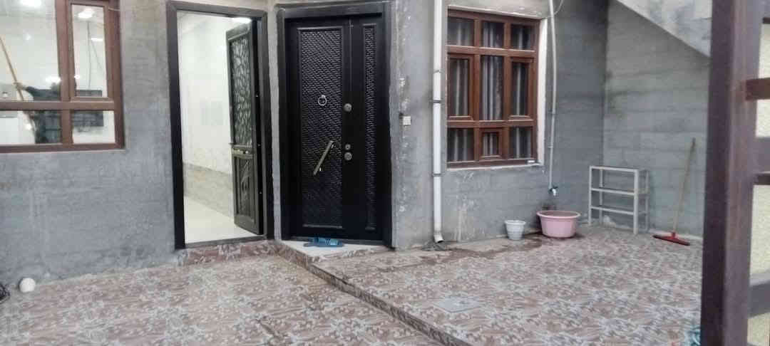 دار للبيع زراعي مساحة 150متر طابق واحد موقع حي واسطي المعوقين غرفتين نوم واستقبال هول مطبخ وصحيات كراج البيت فول سيراميك سقف ثانوي السعر المطلوب 110وبي مجال  اي استفسار عله خاص او اتصل بل رقم  ***********
