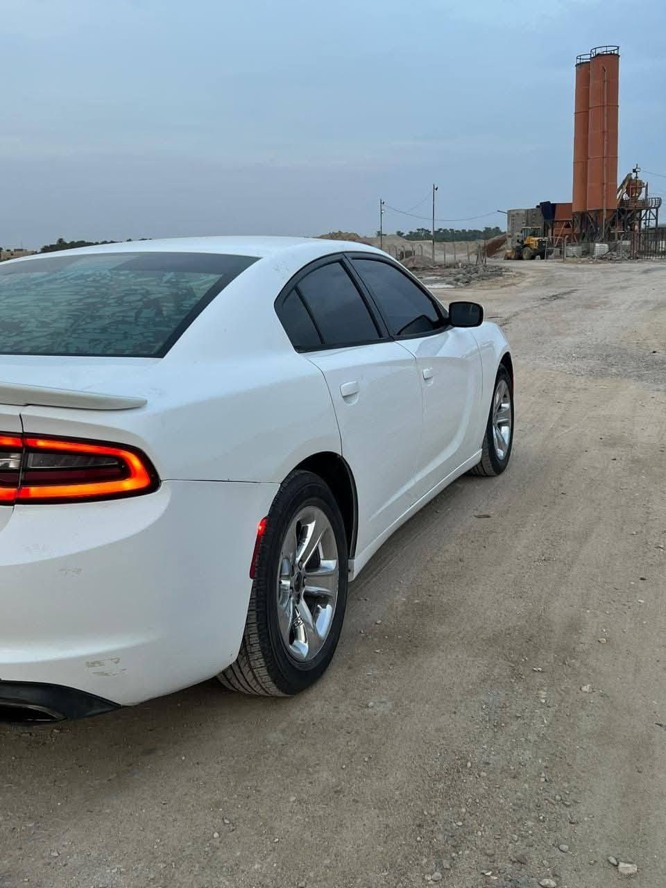 جارجر 16مرمز22  حره بدون رقم منفيست بسمي تترقم جميع المحافظات سياره جاهزه من طول  مكينه 3600 سته سلندر مكينه كير تبريد حداده لايت زنون كله جاهزه سياره بدون ايرباك بيه رشات صبغ تجميل السعر 152 بيه مجال بسيط مكاني ناصرية سوق الشيوخ ***********
