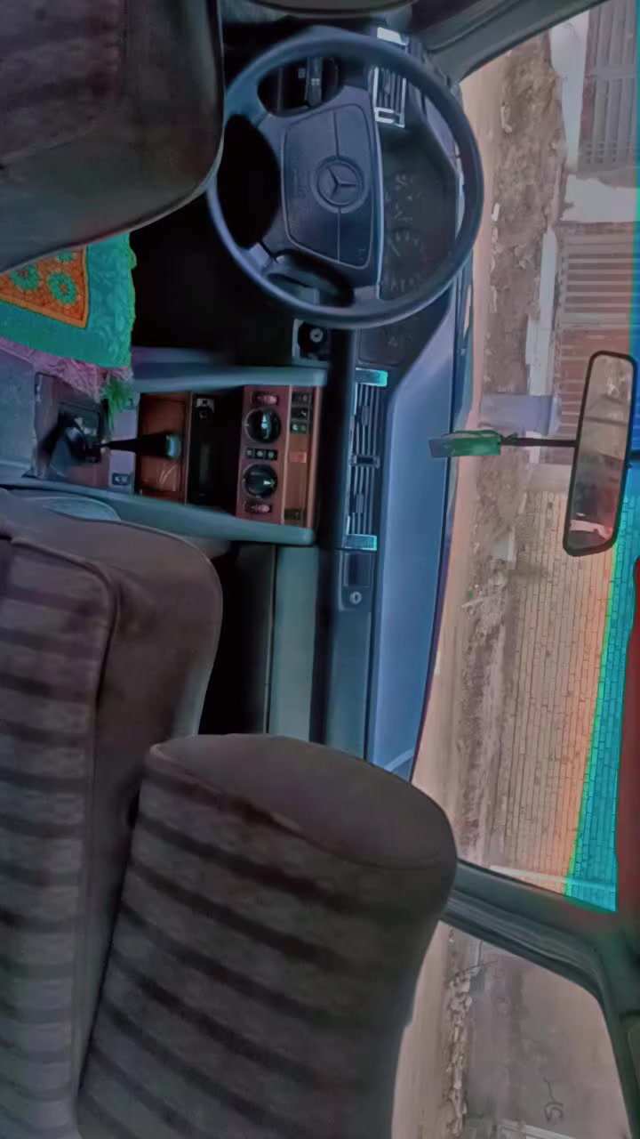 م
مارسدس دب 
لون احمر ميتاليك 
محرك محور ثنين ونص 

موديل 89 
محدثة ستيرن و دعامية امامي وخلفي شباك ولايتات 92 

العنوان .ذي قار .ناصريه 

30 ورقه وبيه مجال 

للستفسار عن الرقم ***********
