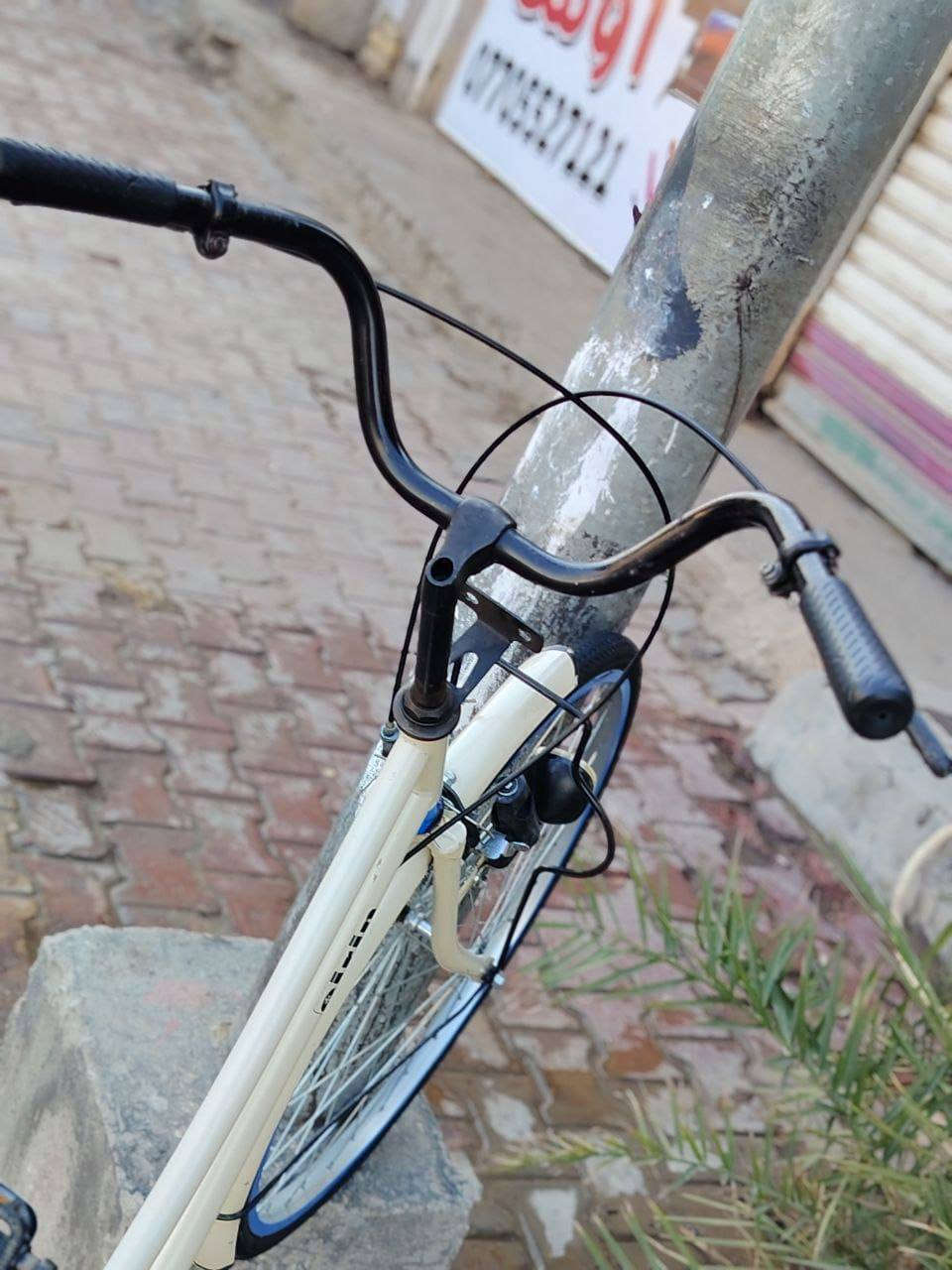 سلام عليكم بيسكل لبيع بيسكل ياباني بيسكل نضيف حاويه سياقته رزنه غراضه كامله سعر ميه واربعين اوبي مجال اتصال وتساب فقط  ***********
