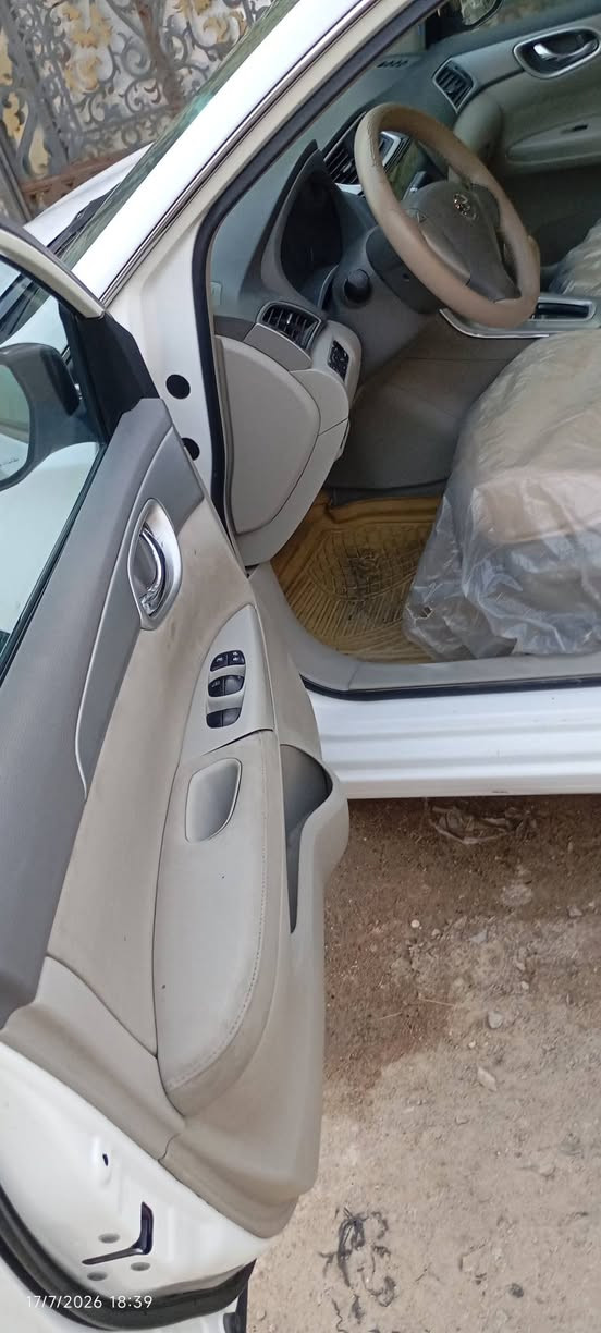 نيسان سنترا وارد خليجي موديل 20 سياره خير من الله  مكينه كير تبريد تدفئه  كامرة دواره شاشه  حساسات خلفيه محرك 1600  ارظيه جلد  سيارة مال بيت وخير من الله رقم وهزة جديده بصرة تحويل يوم ثاني سنويه لغايه 2031 بيه بارد كد شبر بلباب خلف السايق مكانه شط العرب *********** سعره110 وبيه مجال
