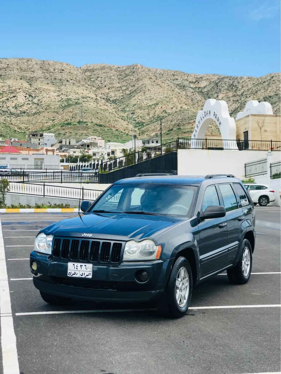 جيب لاريدو موديل ٢٠٠٧ 
***********
صبغ ٢قتطه و نيف بي داخلي و ايرباك شرط
گيرو محرك ٦ بستن و شرط رقم سنه وي كه فن 
سعر ٨٧ وه رقه و مجال دهوك دهوك, العراق
